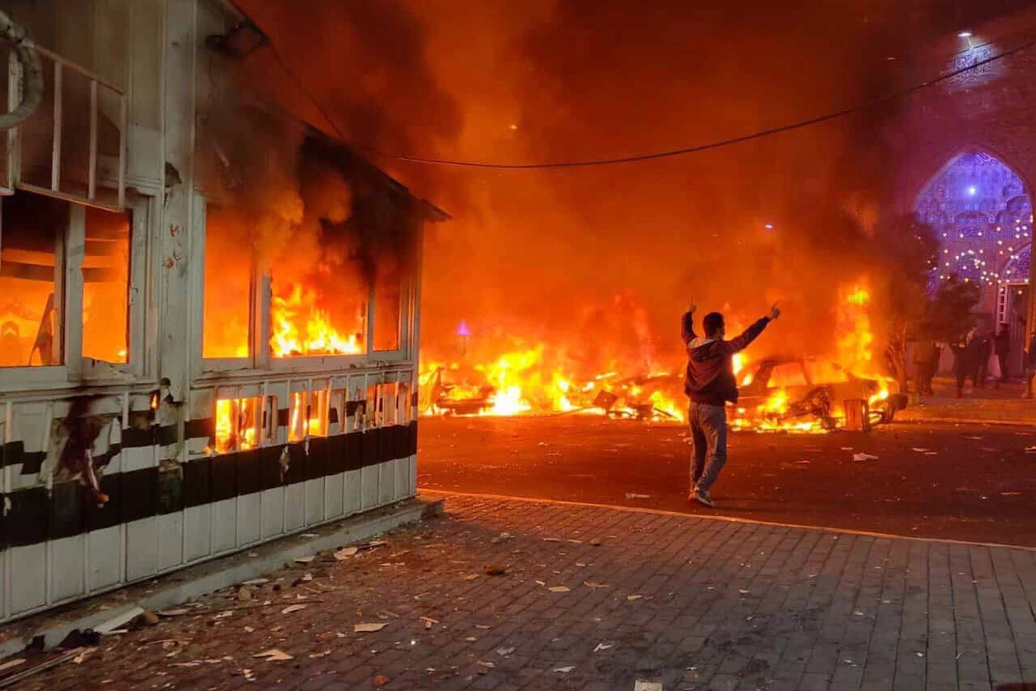 Titelfoto bij artikel Als Iraniërs tegen islam vechten, kijkt het Westen weg keyvan shahbazi opiniez
