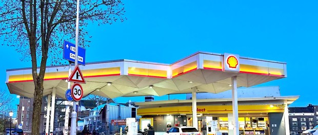 Titelfoto bij artikel De overheid verdient dik aan dure benzine en moet accijns verlagen Hans van tellingen opiniez