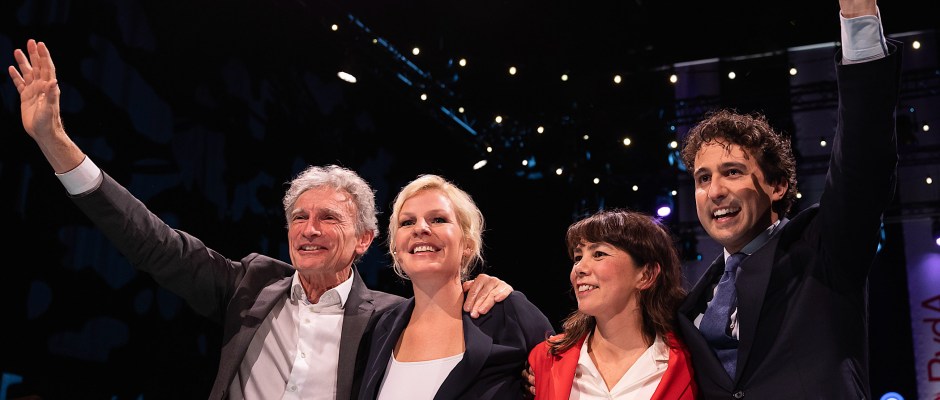 Titelfoto bij artikel Van Mao tot Miljoenen: de extreemlinkse carrière van Paul Rosenmöller rene dercksen opiniez